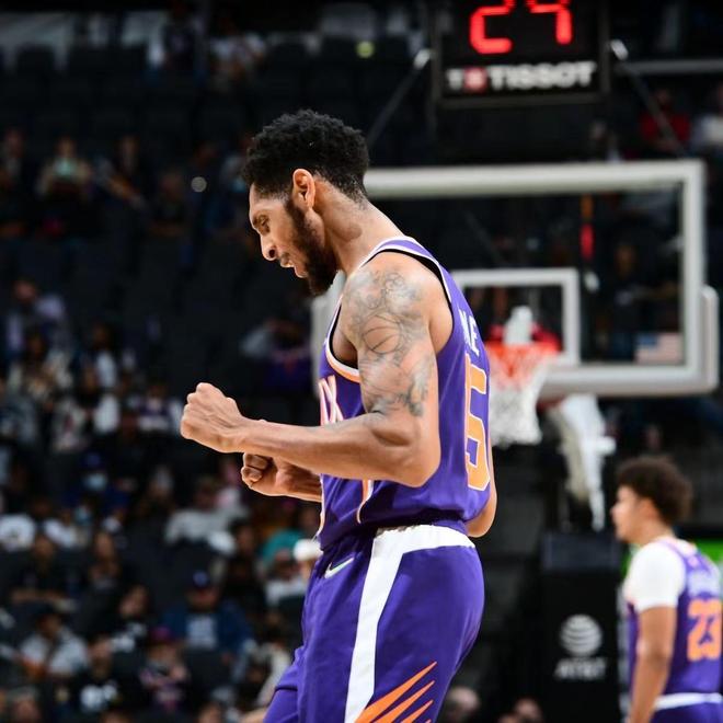 菲尼克斯太阳冲刺阶段外线爆发;志在法国杯名次提升;气氛紧张;团队化学反应显著的简单介绍-AYX SPORTS