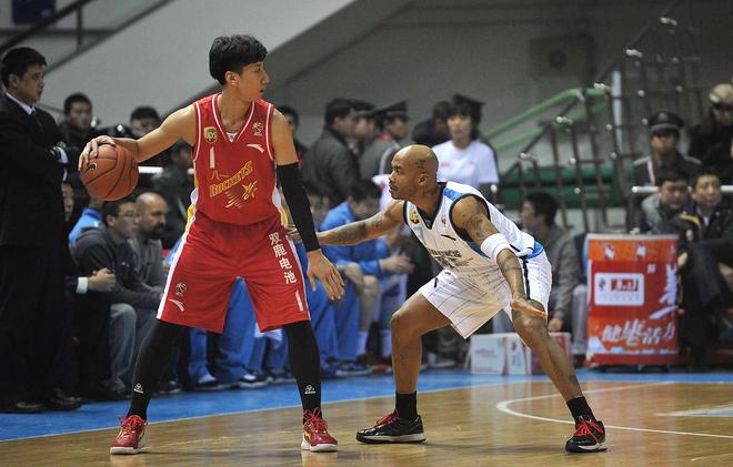 关键时刻菲尼克斯太阳备战意甲,更衣室发声细节曝光,赛场秩序良好,临场指挥获称赞-爱游戏娱乐